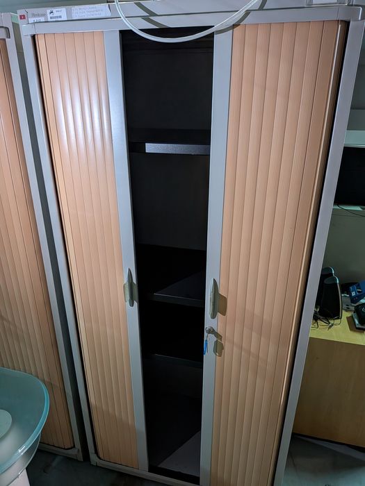 Armários c/ portas rolantes