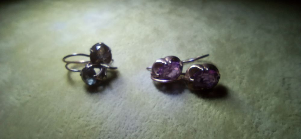 Серьги  с камнем