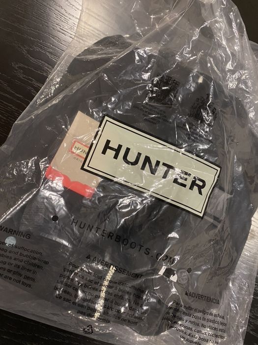Mala Hunter preta
