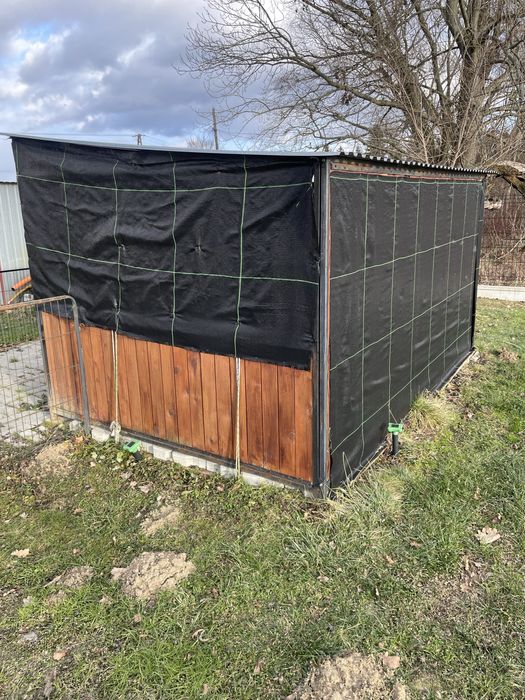 Kojec z zagrodą i dwiema budami!