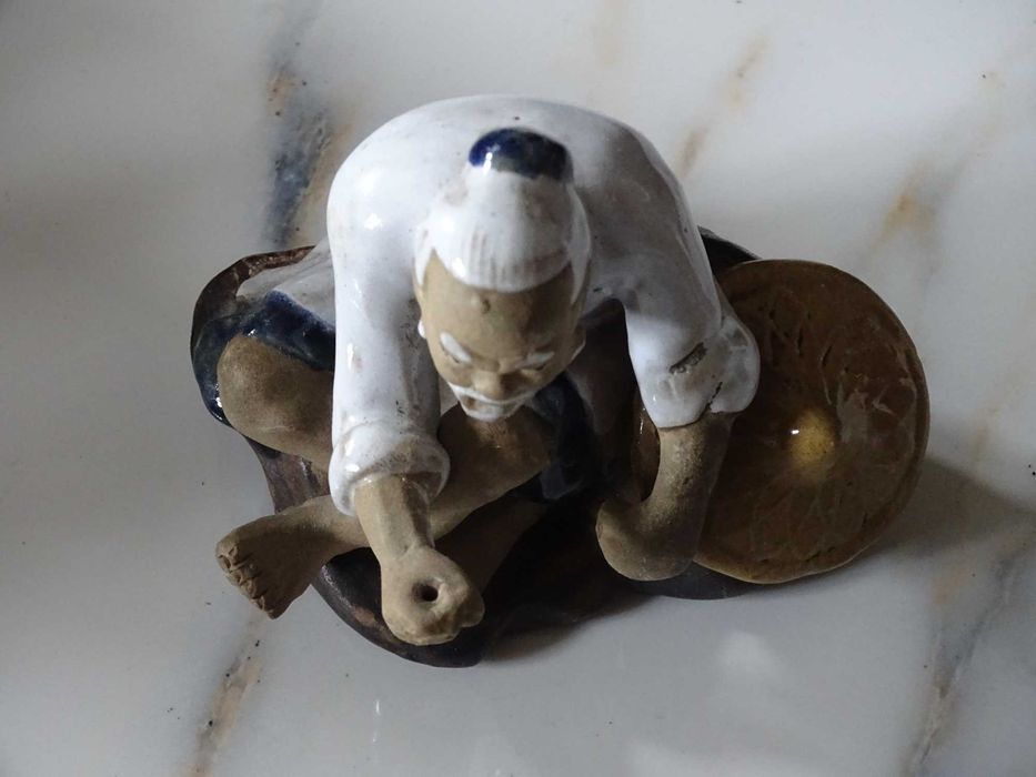 Rybak stara ceramiczna figurka
