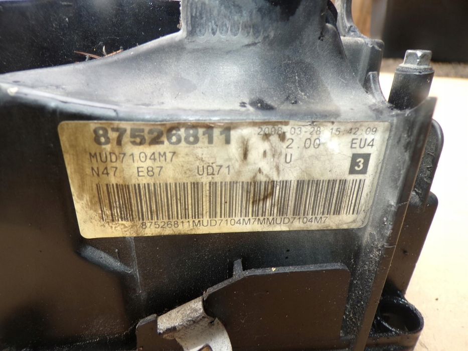 pokrywa zaworów bmw e60 e61 e87 e92 2.0 d 0928402069