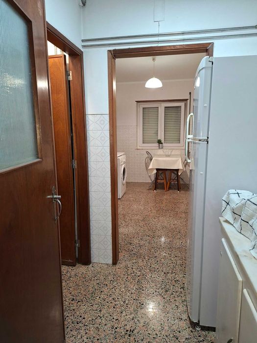 Quarto Mobilado para Estudante Universitária – Coimbra