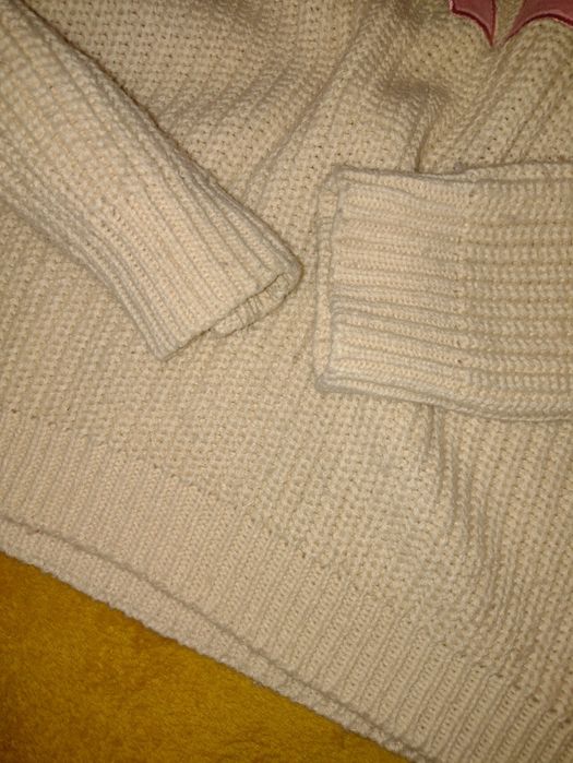 Kremowy sweter News Yorker róż.L/40