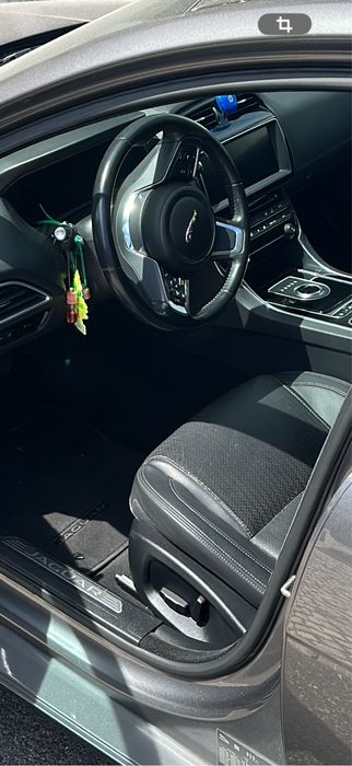 Jaguar XE AWD ( motor novo com garantia ) foto 3