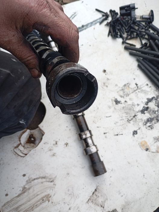 Wałek głowicy wydechowy silnik Rhk RHR