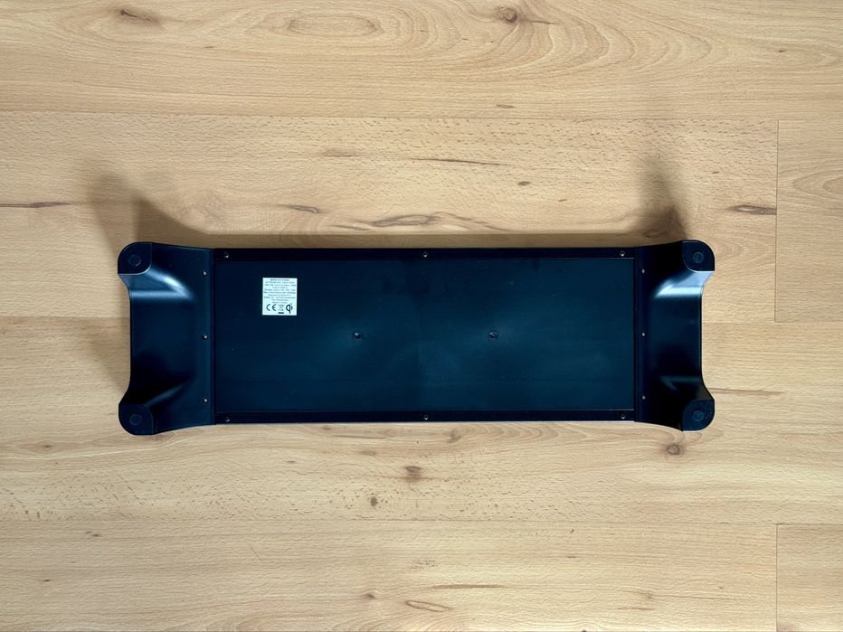 Podstawka pod monitor z ładowarką bezprzewodową i portami USB – czarna