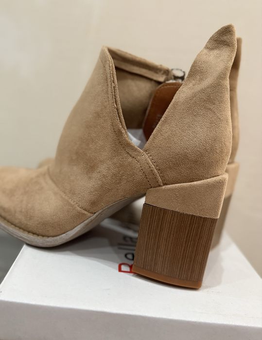 Сапоги жіночі нові 2шт