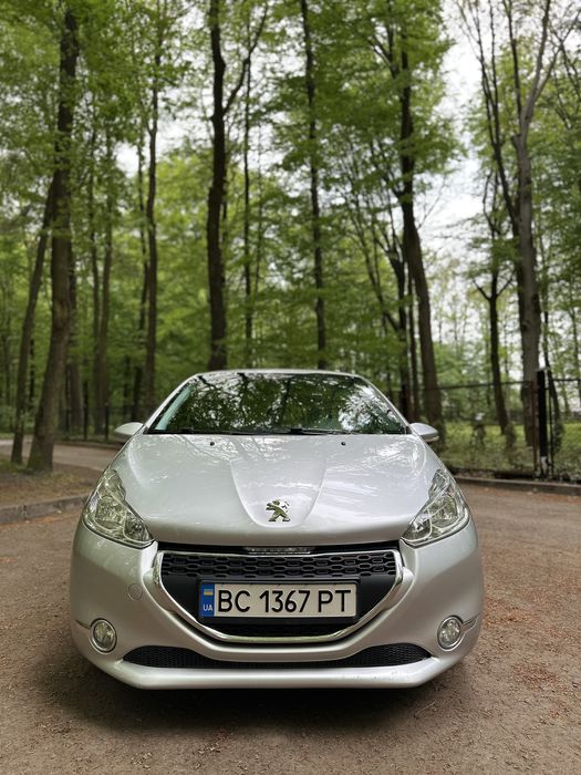 Продам авто / машину Peugeot , пежо 208 2014 рік