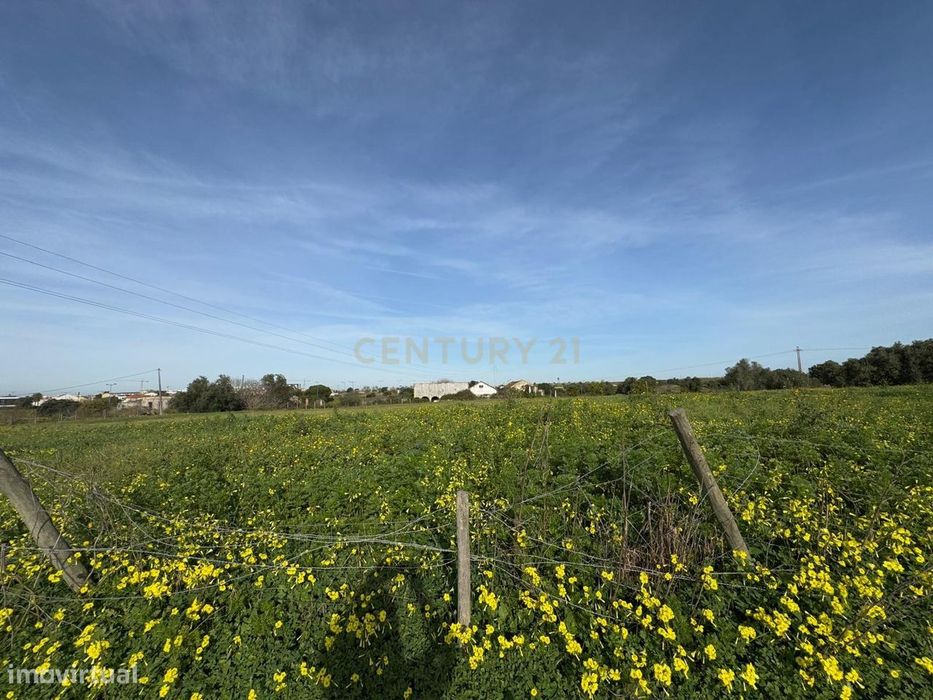 Land plot measuring 34,920 m² adjacent to Montijo’s outer ring road