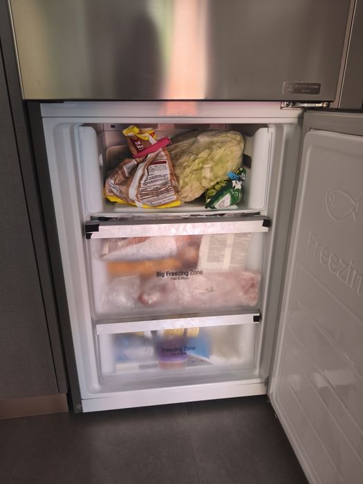 Frigorífico combinado LG inox com 200x60cm