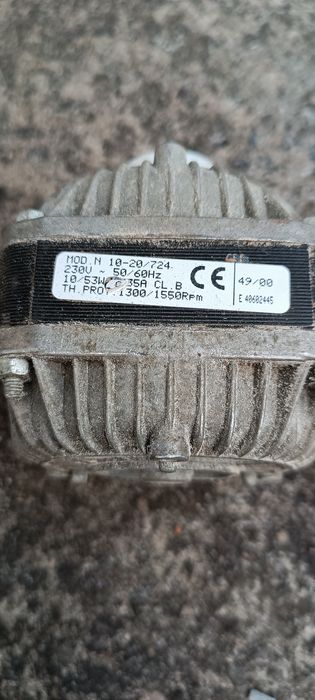 Вентилятор обдува холодильной витрины