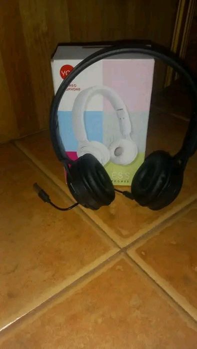 Fones bluetooth  pretos