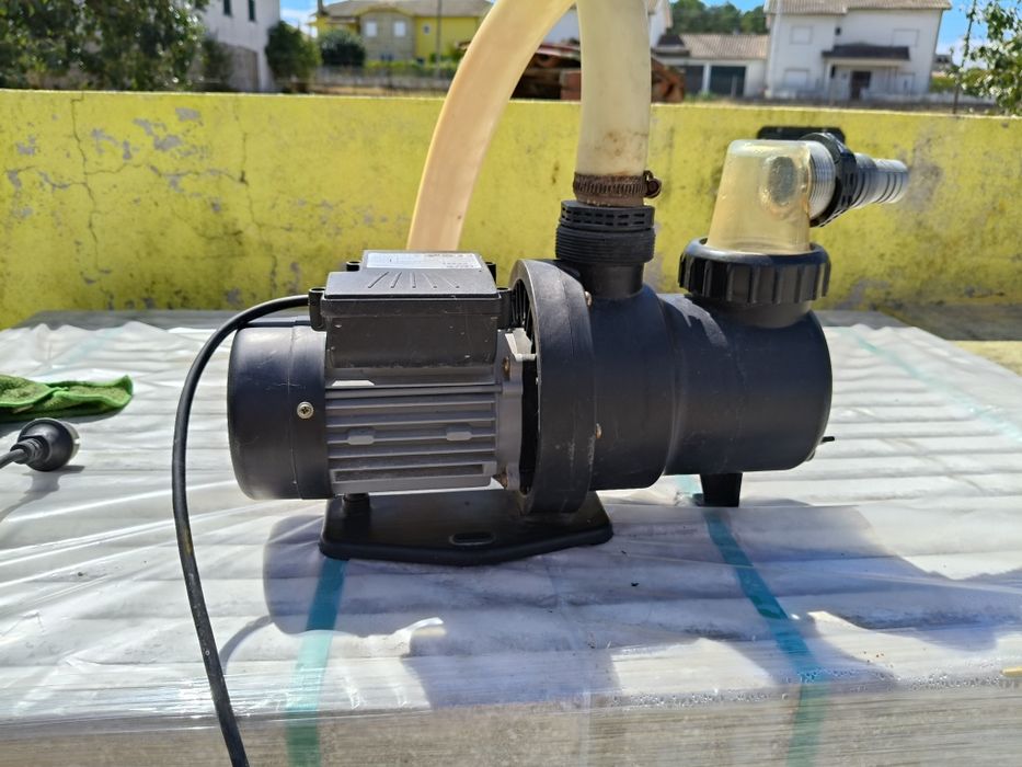 Motor piscina gre de 0,6 cv. Em bom estado.