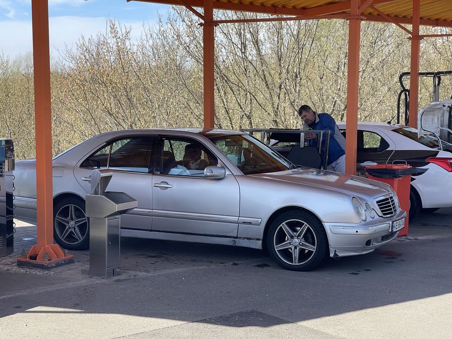 Продам Mercedes-Benz E-Class 2001