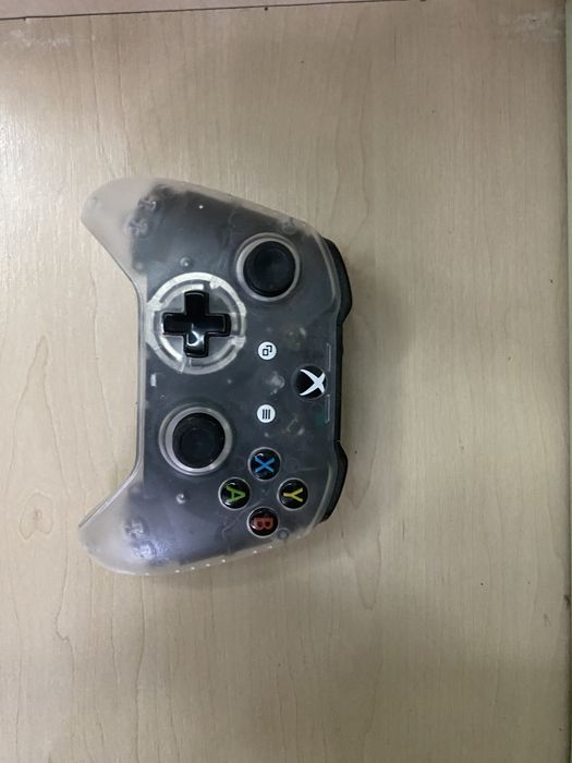 Xbox One S 500 GB + GTA V, FIFA 24, геймпад без кришки