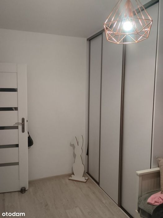 Dom szeregowy z garażem w spokojnej okolicy