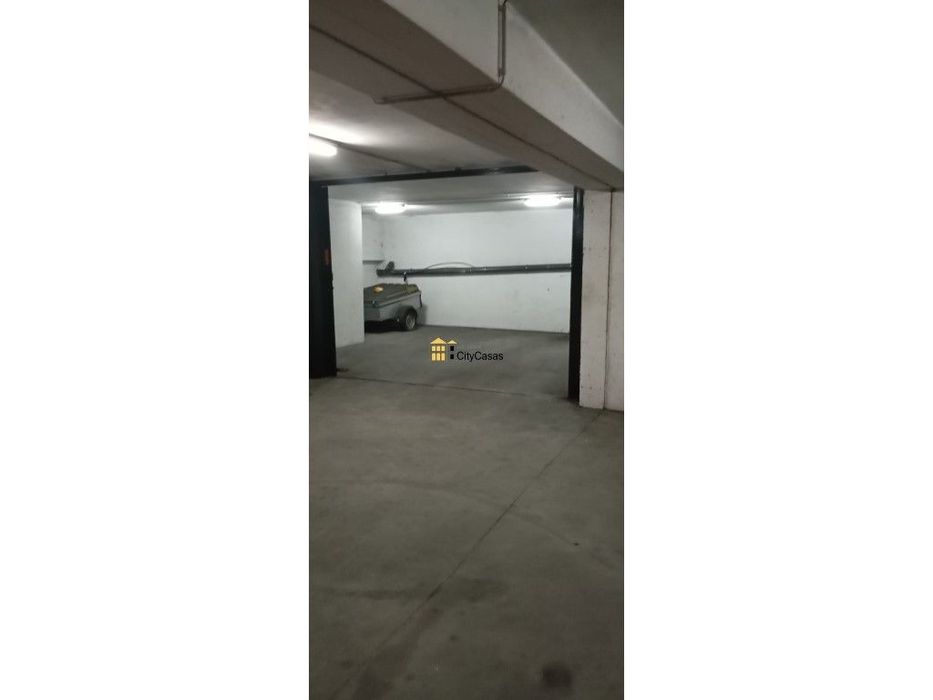 Garagem Fechada para 2 Carros | Meixomil