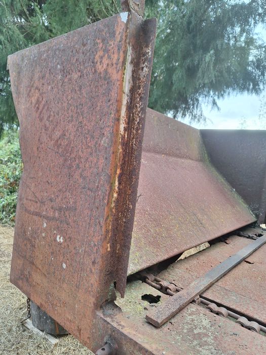 Reboque espalhador de estrume