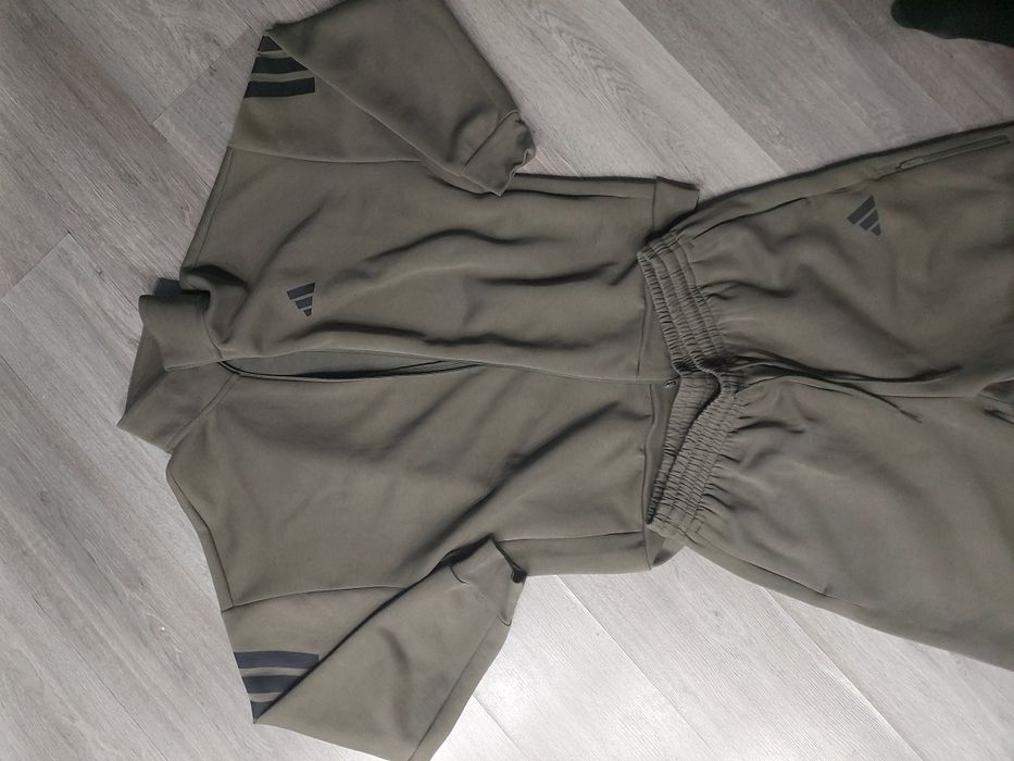 Спортивный костюм  adidas