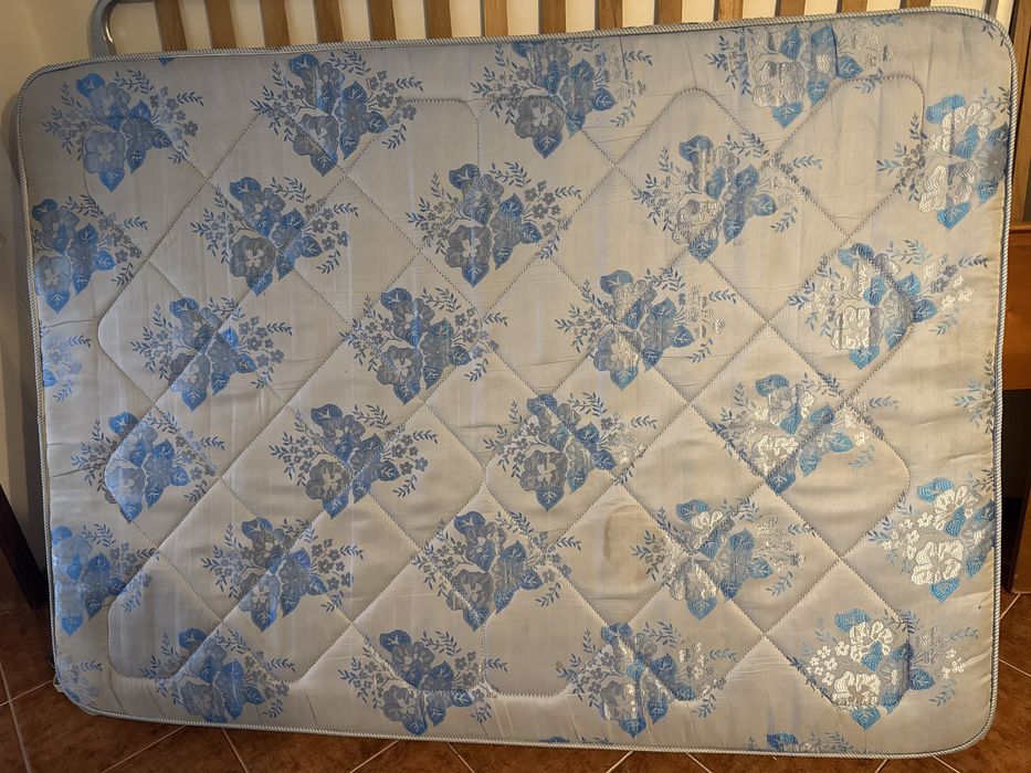 Cama de casal com colchao 1.90 x 1.40