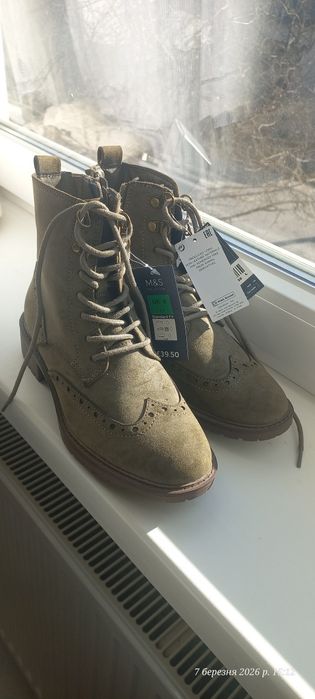 жіночі черевики у стилі броги