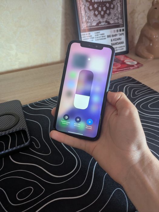 iPhone xr (128gb 17 pro)
