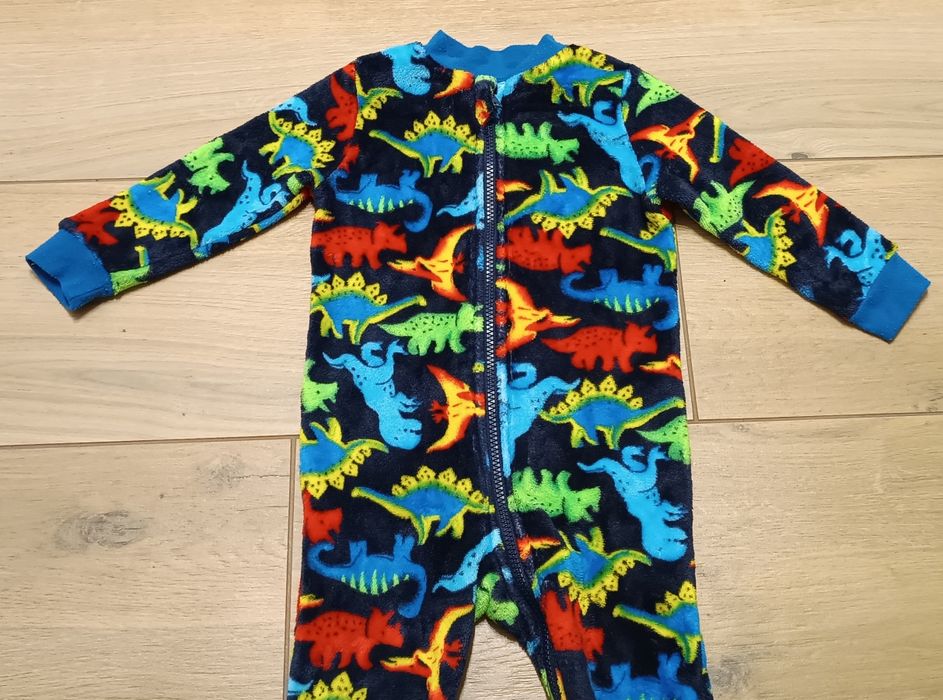 Dunnes Stores 86 pižama pajac pajacyk polar piżamka dla chłopca dino