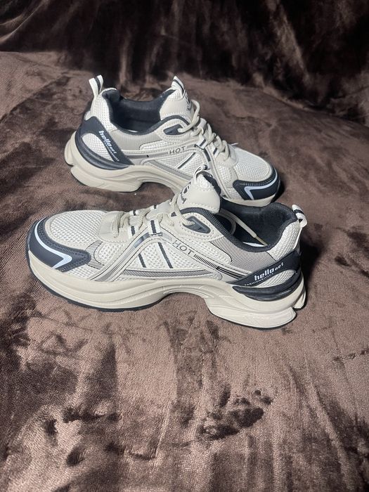 Кросівки жіночі 40 розмір