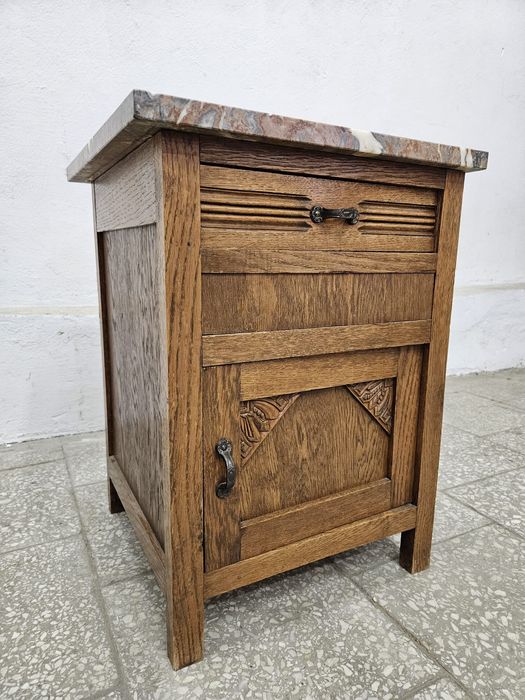 Stara szafka z marmurowym blatem komórka Francja /