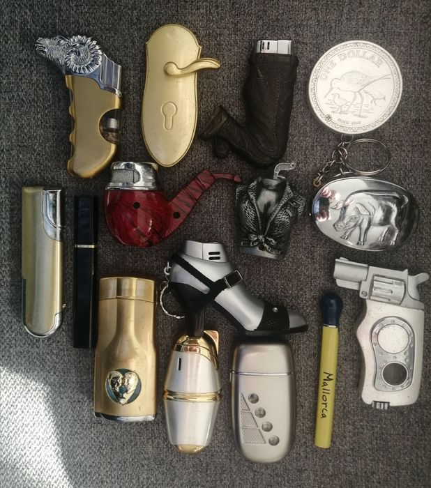 Lote de 122 isqueiros recarregáveis