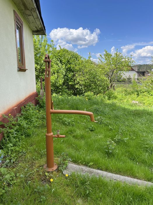 Будинок в селі Острів  поруч сосновий ліс та річка