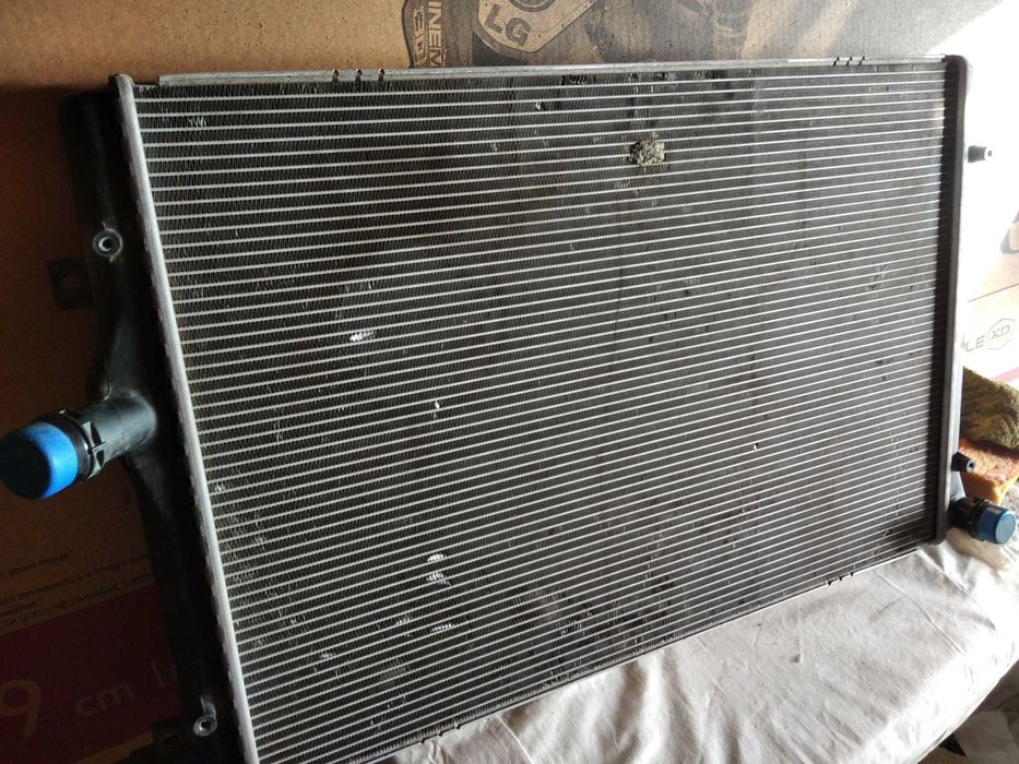 Оригінальний радіатор охолодження VAG