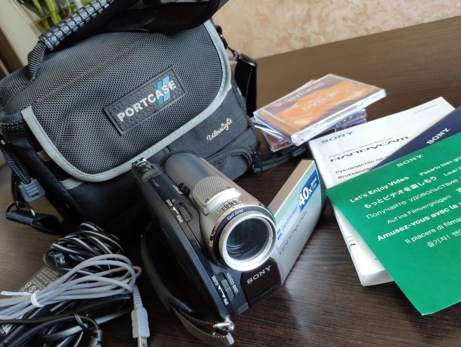 Відеокамера Sony DCR-DVD106E