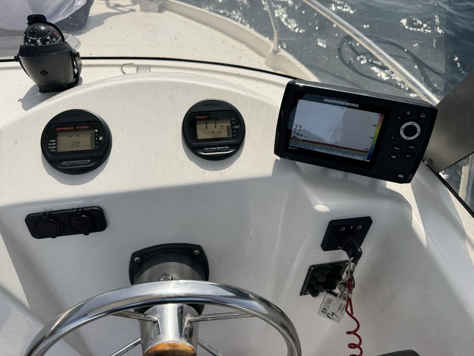 Barco motorizado semi novo