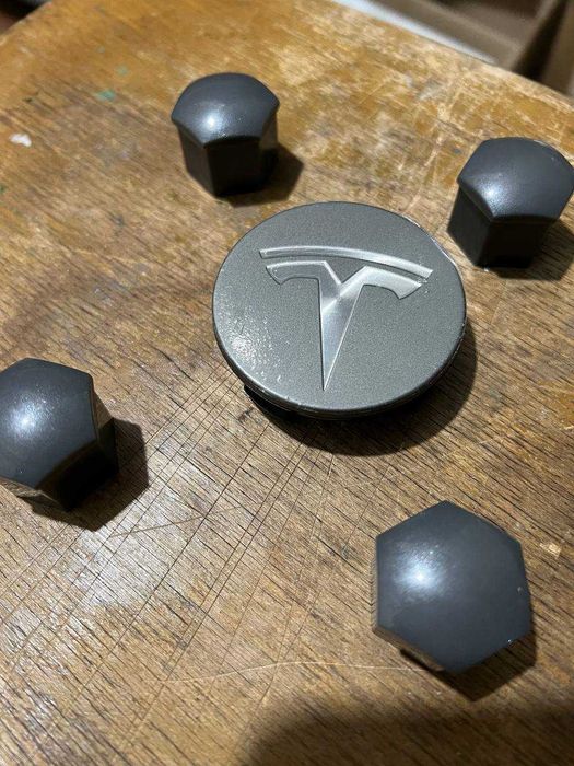 Колпачки в диск, болты, гайки и ниппеля.Делаем подбор на любое авто