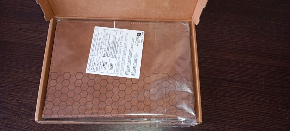 Шикарный чехол для планшета 10.+ Два защитных стекла.