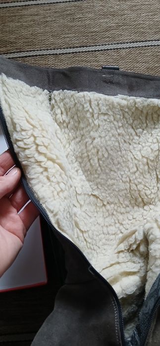 Жіночі замшеві зимові чоботи на овчині