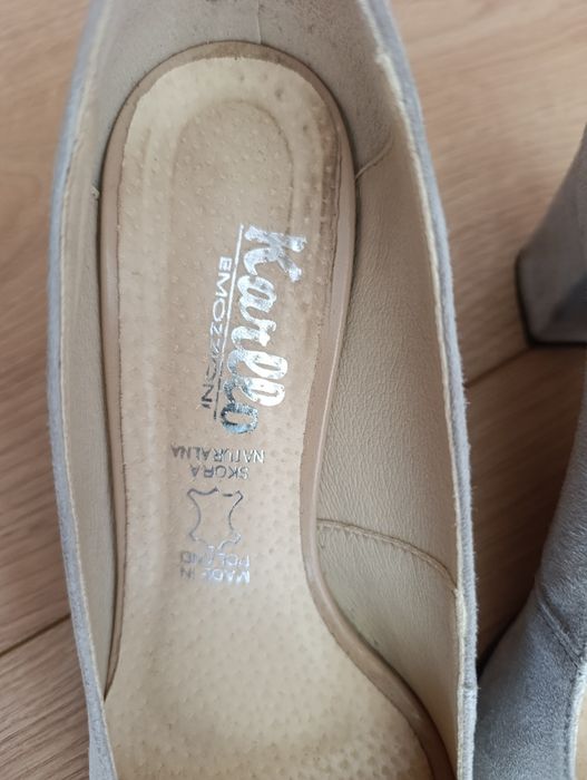 Szare buty na obcasie