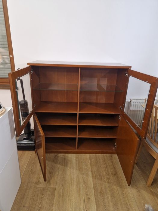 Meble do salonu: kredens i szafka