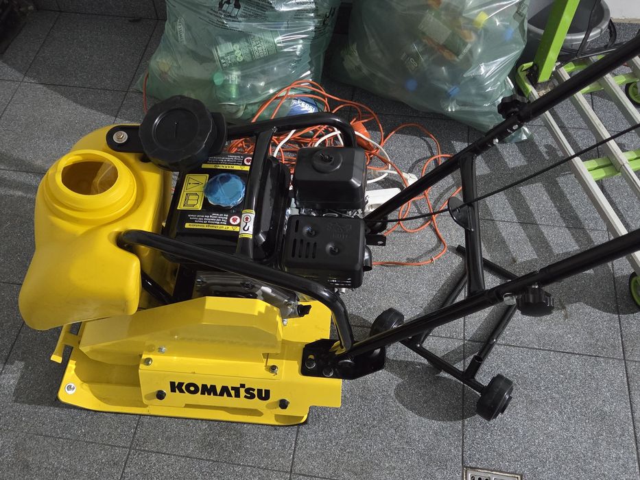 Zl32ht komatsu. Zagęszczarka do gruntu