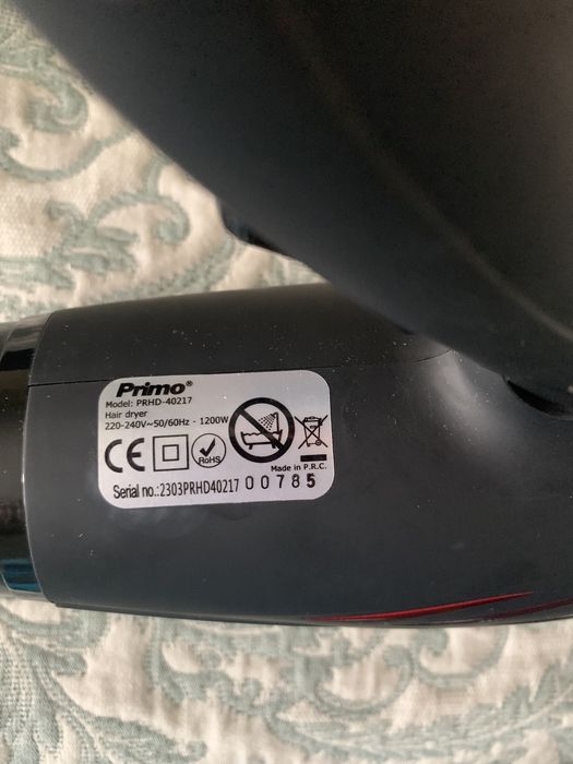 Продам фен якісний, зручний у використанні, ручка складається