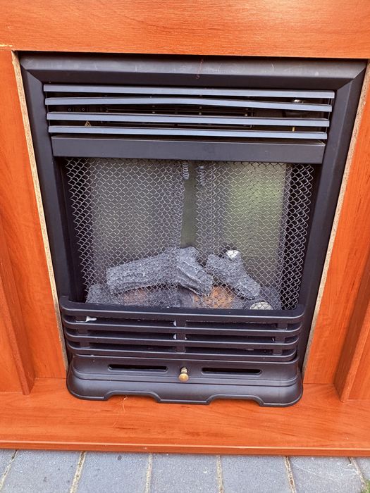 Drewniany kominek elektryczny