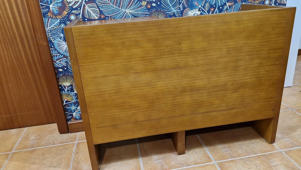 Banco de telefone, namoradeira