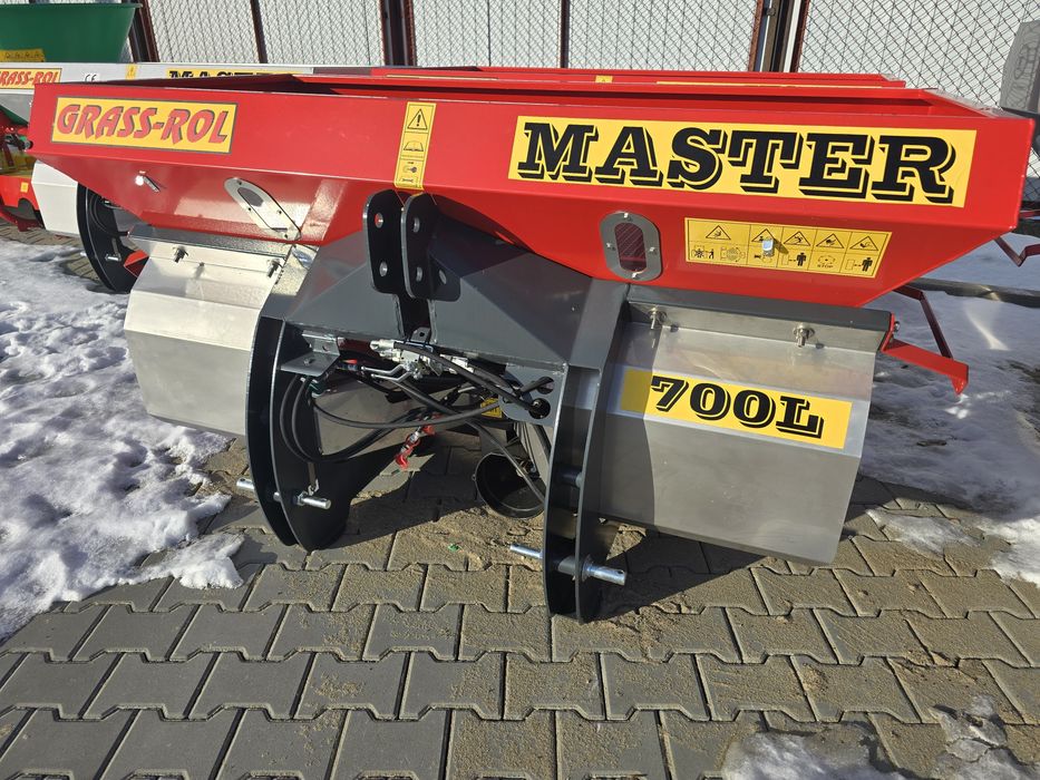 Dwutarczowy rozsiewacz nawozów GRASS ROL MASTER  700 do 1600  dostawa
