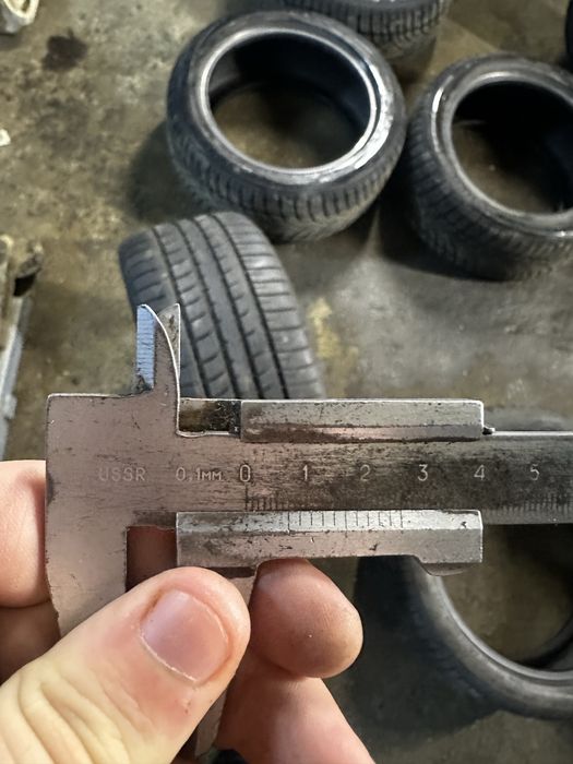 Продам літню гуму 245/40 r18