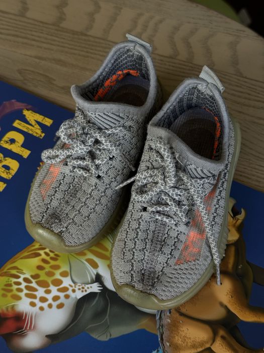 Кросівки дитячі yeezy boost