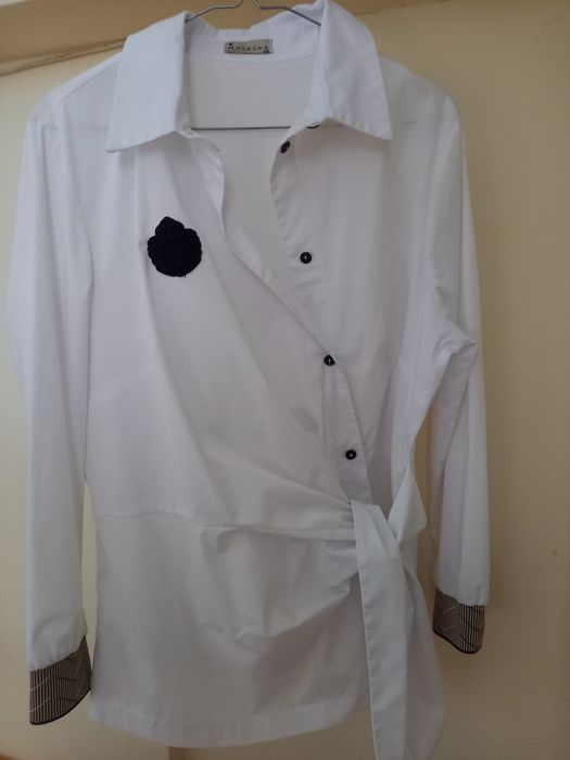 Biała bluzka 40 polskiej firmy Małecka wiązana z boku