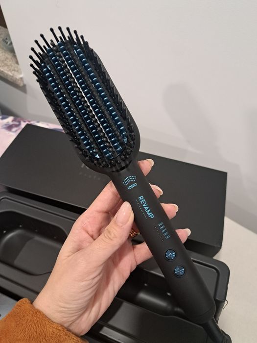 Escova Alisadora / Modelador de Cabelo REVAMP