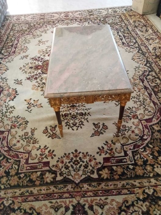 Mesa de Centro Vintage em Bronze Trabalhado e Tampo em Mármore